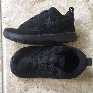 Black Nike sneakers toddler size 6